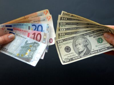 قیمت دلار و یورو در مرکز مبادله ایران؛ یکشنبه ۹ شهریور