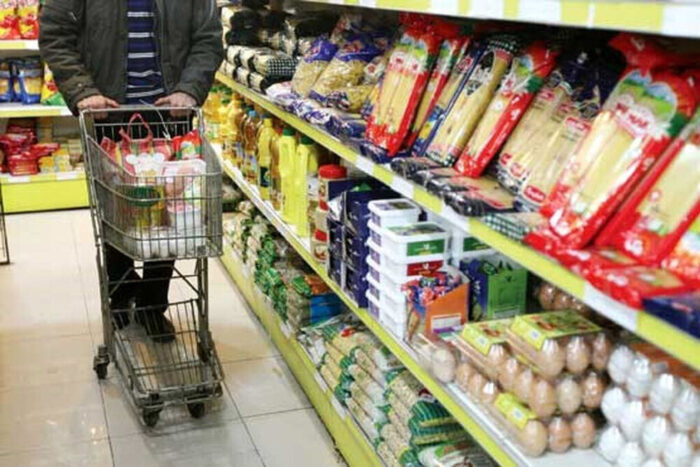 چرا گوشت مرغ و تخم‌مرغ با قیمت مصوب عرضه نمی‌شوند؟ +جدول قیمت کالاها
