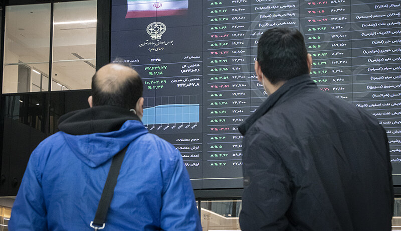 تعداد سهام‌داران فعال بورس در هفته گذشته از مرز ۳۸۸ هزار کد فراتر رفت