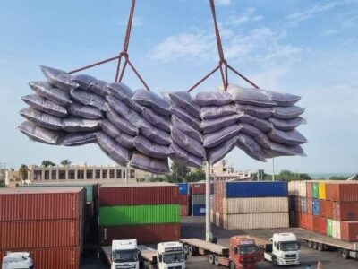 واردات کالاهای اساسی بدون انتقال ارز از استان‌های مرزی مجاز شد