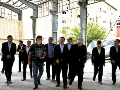 بازدید سرپرست بانک صادرات ایران از کارخانه آسیب‌دیده از جنگ